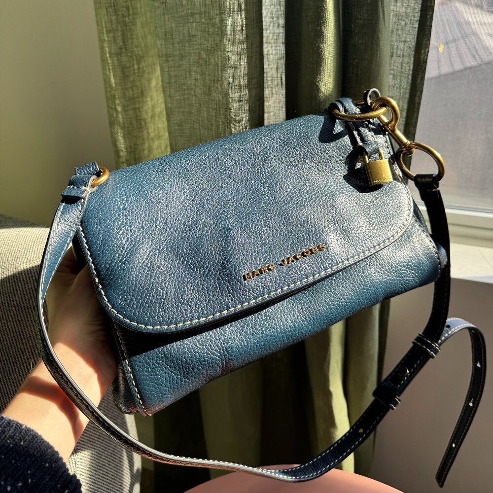 Marc Jacobs Navy Blue Pebbled Leather Shoulder Bag with Contrast Stitching